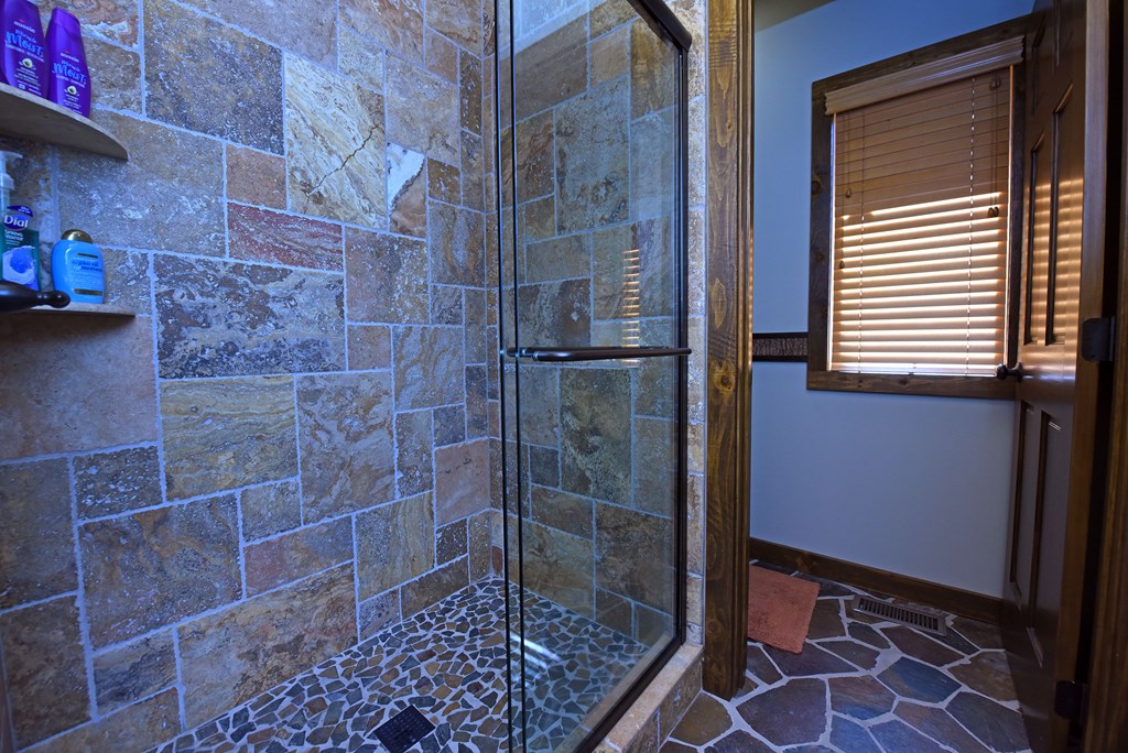 432 Daisy Log Road Blairsville, GA 30512 - Photo 33 of 79 Bathroom #2