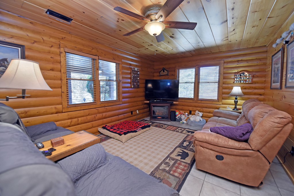 432 Daisy Log Road Blairsville, GA 30512 - Photo 69 of 79 Guest House Living Room