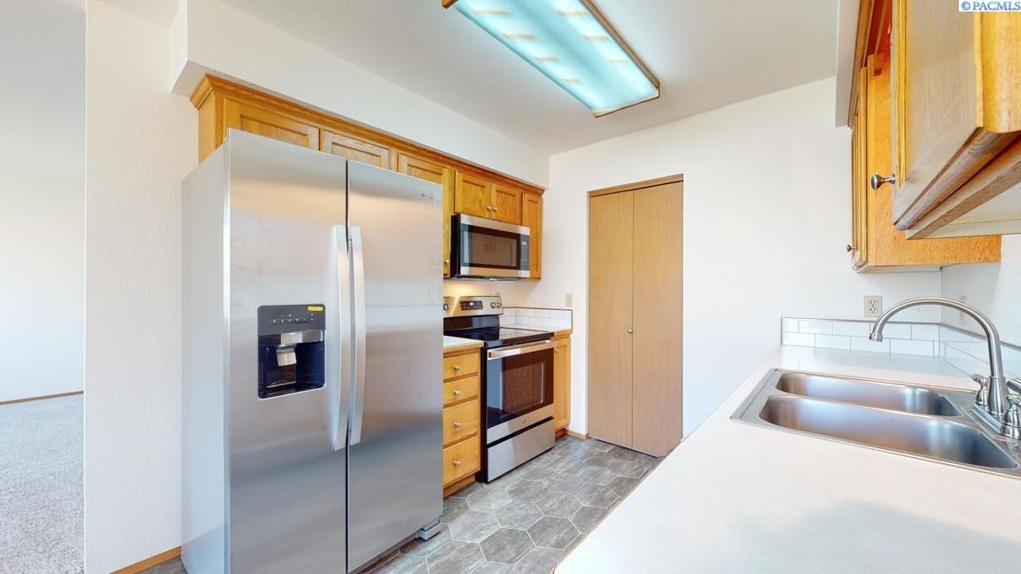 807 Ismo Loop Sunnyside, WA 98944 - Photo 7 of 22 Gallery Image 7
