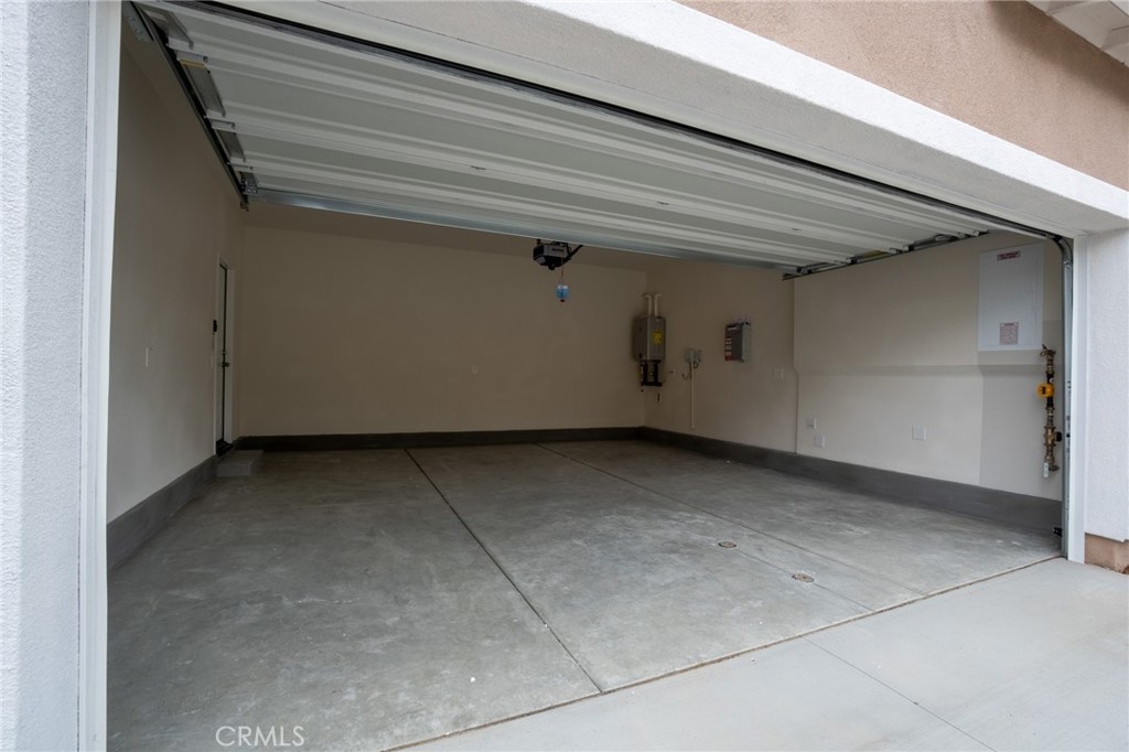 28586 Via Roble Temecula, CA 92591 - Photo 11 of 18 a view of a garage