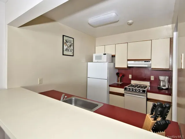 $1,835 | 40 Cambridge Avenue, Unit 104, White Plains, NY 10605