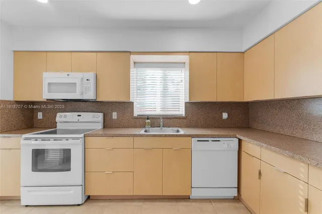 $3,200 | 9101 Southwest 34th Street, Miami, FL 33165