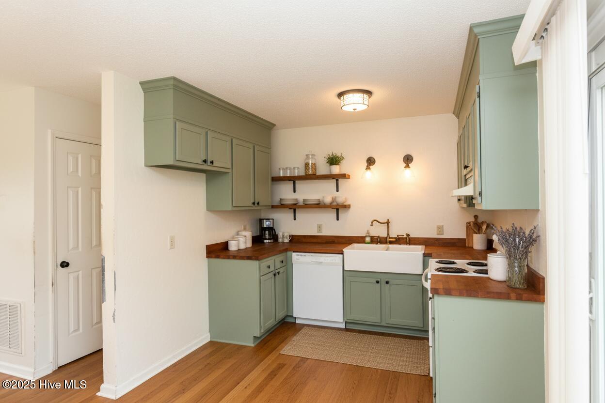 1120 B's Barbeque Road, Unit C Greenville, NC 27834 - Photo 14 of 17 Ai Enhanced Kitchen