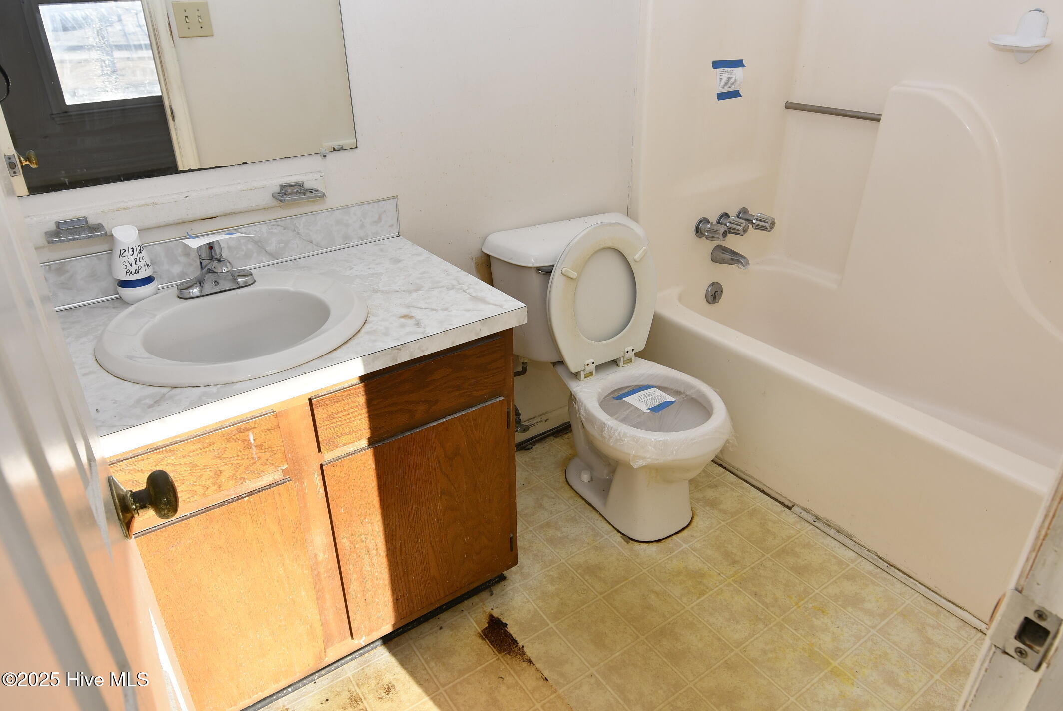 1120 B's Barbeque Road, Unit C Greenville, NC 27834 - Photo 10 of 17 Bathroom 2