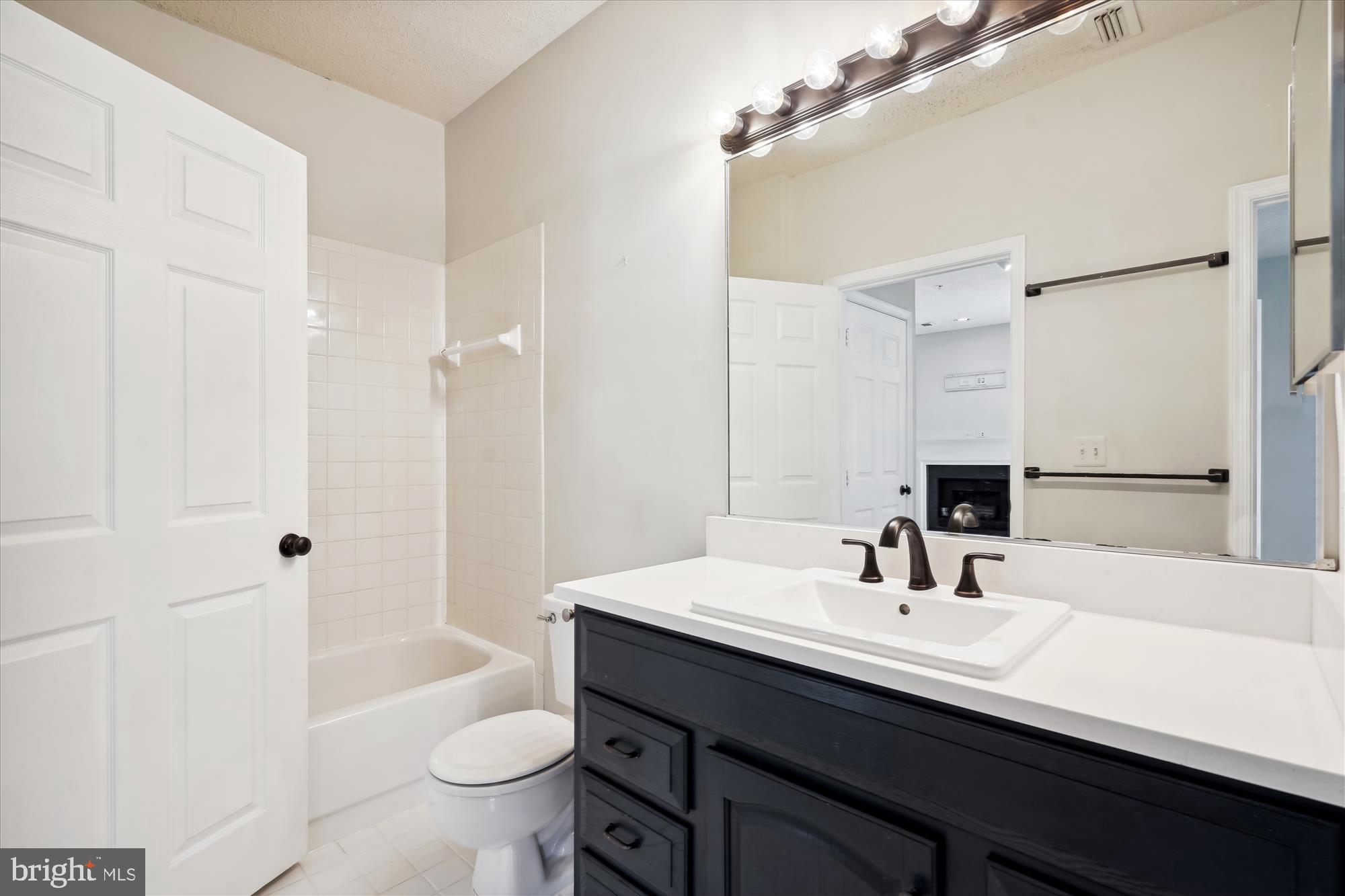 12000 Taliesin Place, Unit 13 Reston, VA 20190 - Photo 13 of 59 Primary Bath