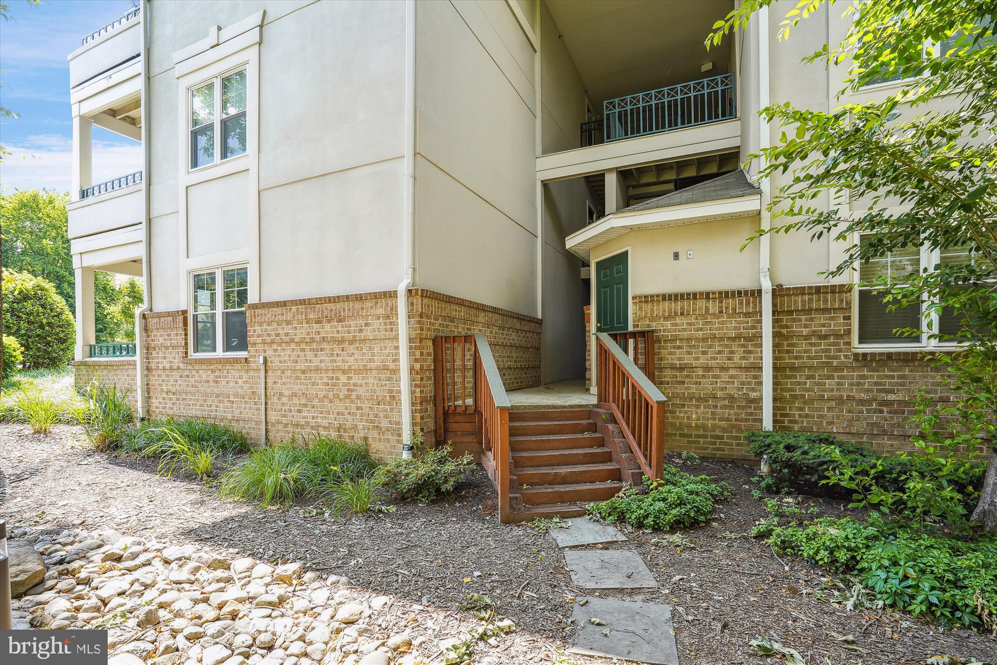 12000 Taliesin Place, Unit 13 Reston, VA 20190 - Photo 20 of 59 Back Elevation