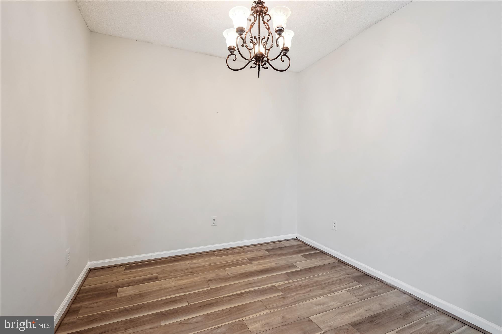 12000 Taliesin Place, Unit 13 Reston, VA 20190 - Photo 8 of 59 Dining Room