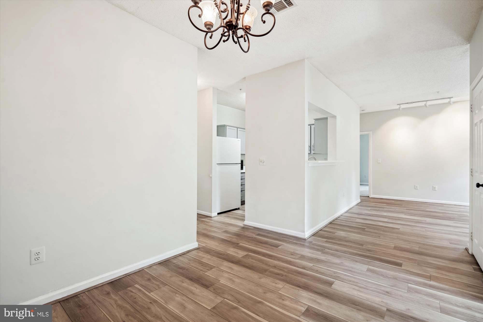 12000 Taliesin Place, Unit 13 Reston, VA 20190 - Photo 9 of 59 Dining Room