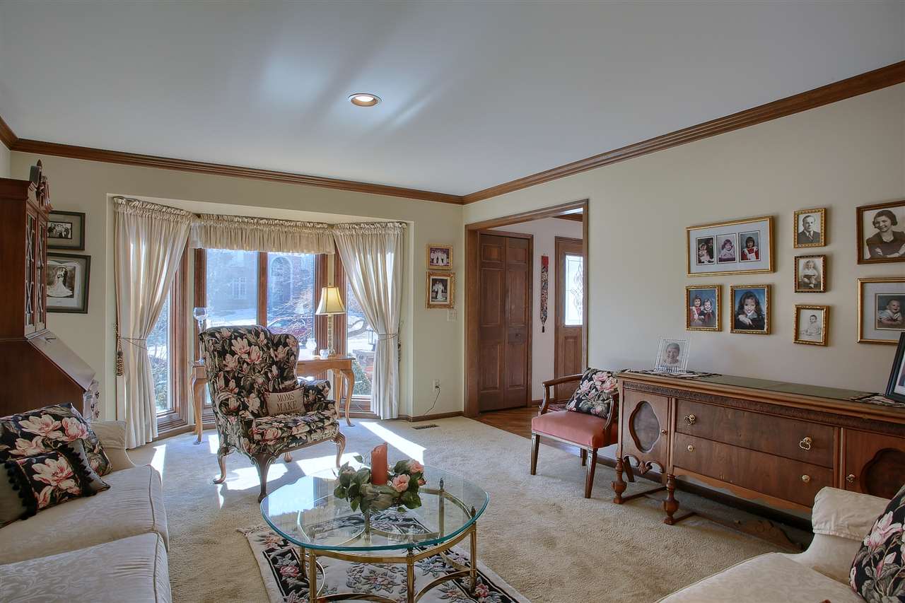 2614 Lambeth Park Rochester, MI 48306 - Photo 7 of 32 Living Room