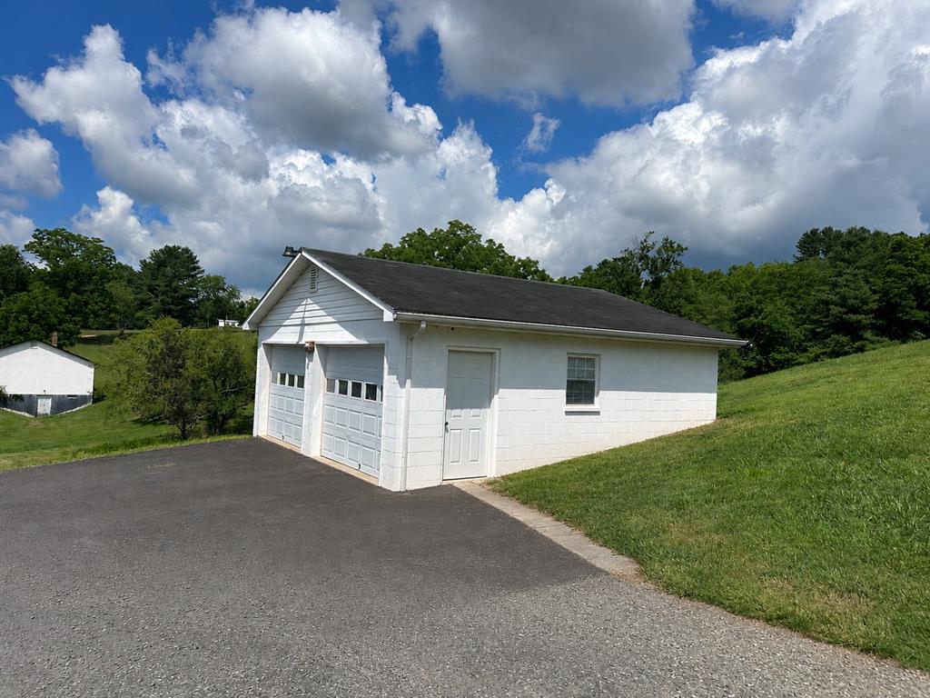 1291 Pipers Gap Road Galax, VA 24333 - Photo 19 of 30 Gallery Image 19
