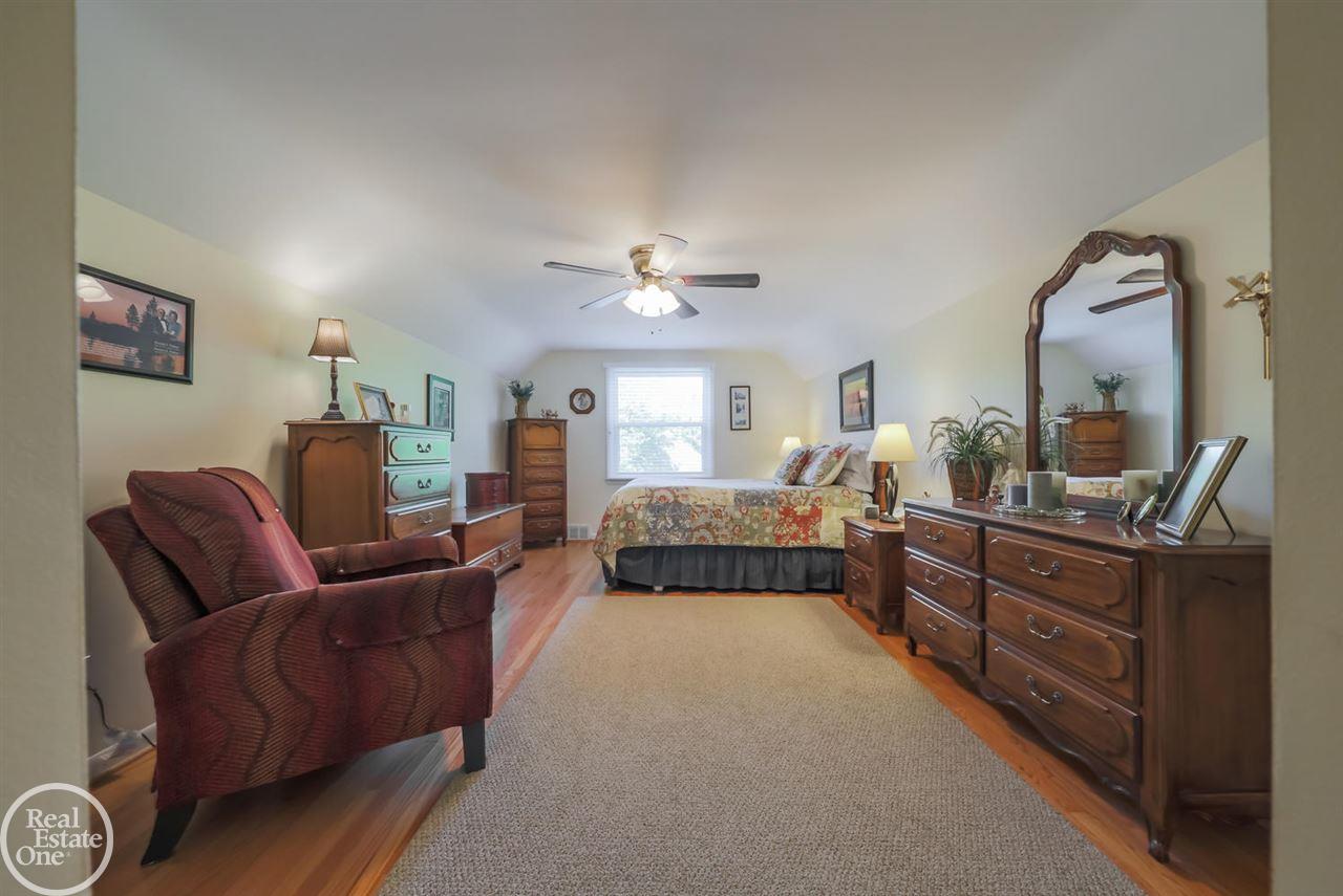 1391 Fairholme Road Grosse Pointe, MI 48236 - Photo 28 of 55 50001931-28.JPG