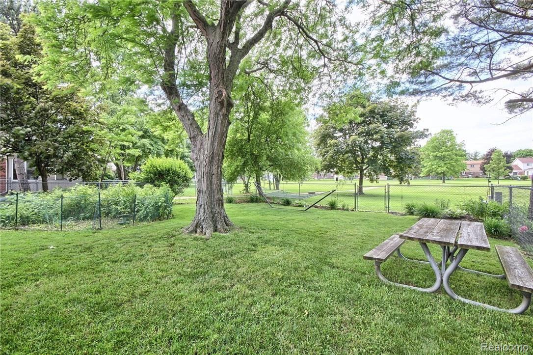 7397 Kingsbridge Road Canton, MI 48187 - Photo 4 of 14 Backyard.jpg