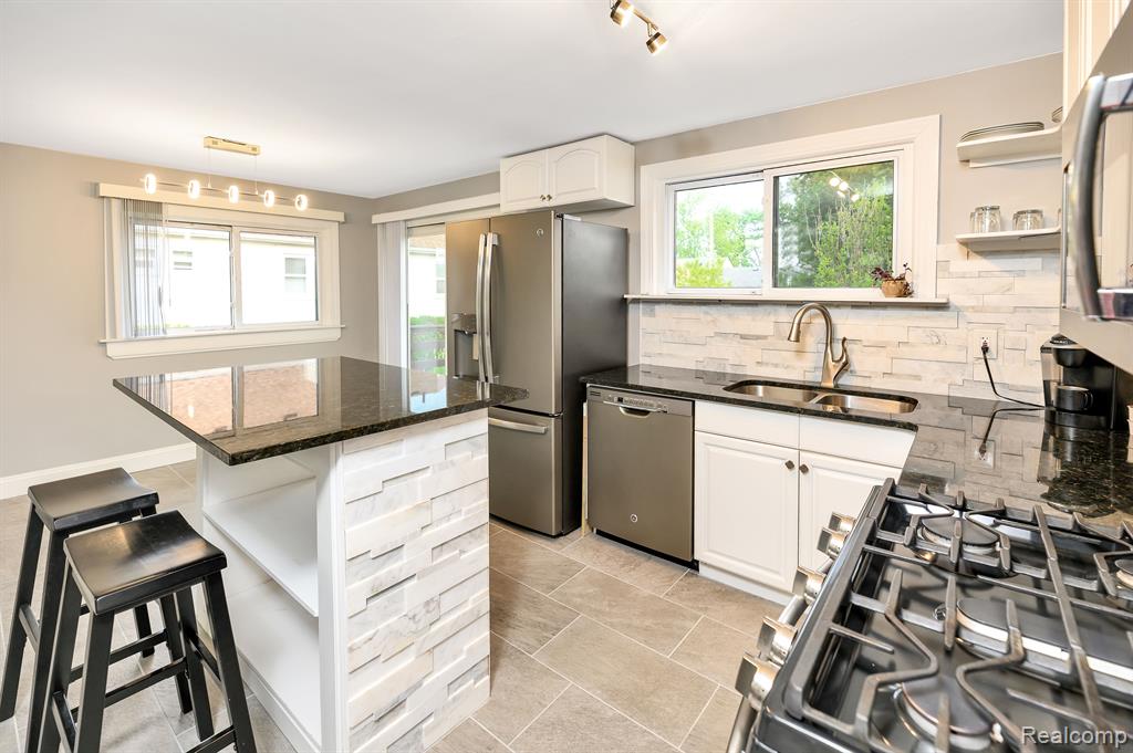 17190 Twelve Mile Road Roseville, MI 48066 - Photo 5 of 16