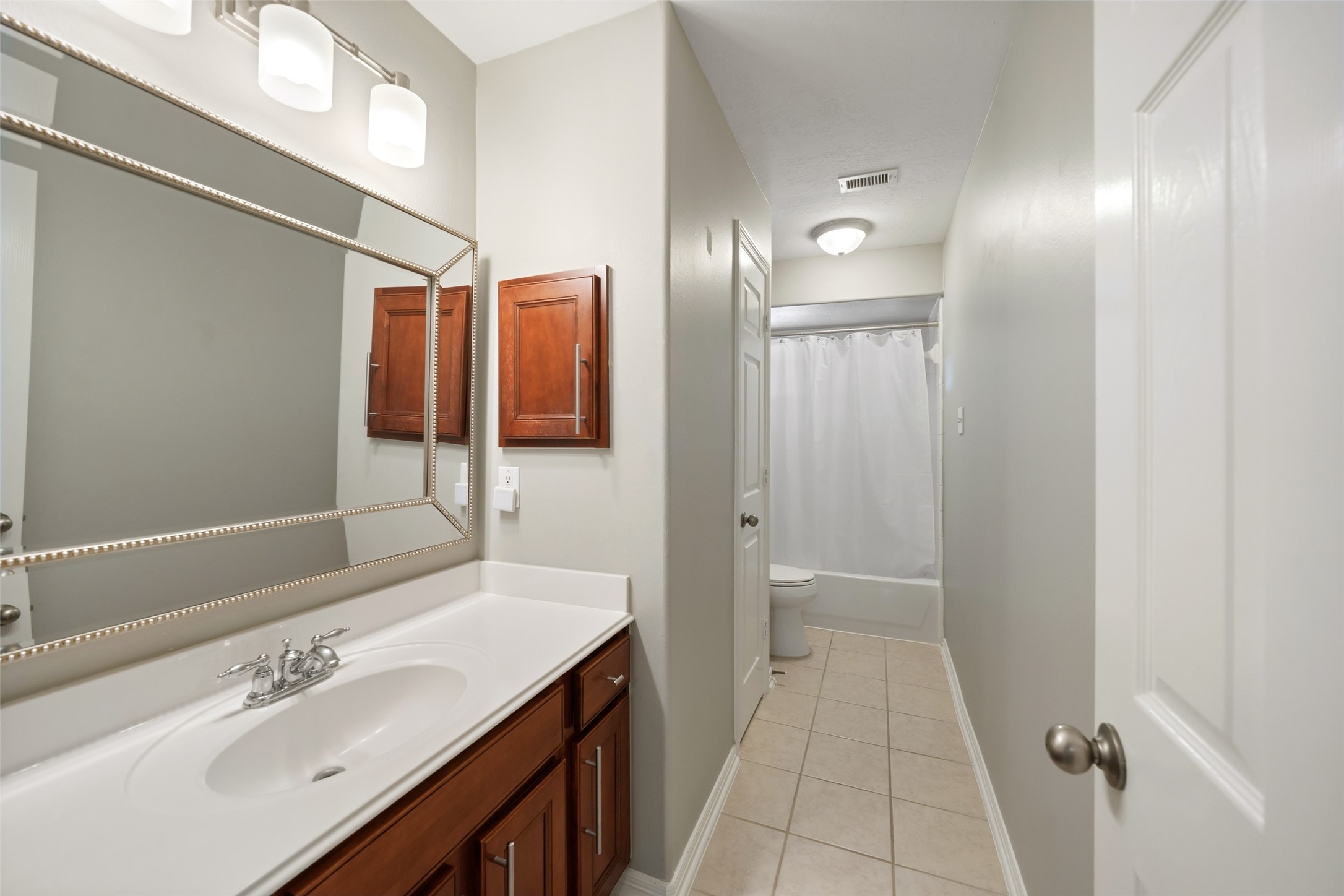 2302 Legends Shore Drive Spring, TX 77386 - Photo 44 of 48 Well-appointed guest bath with a clean, bright design.