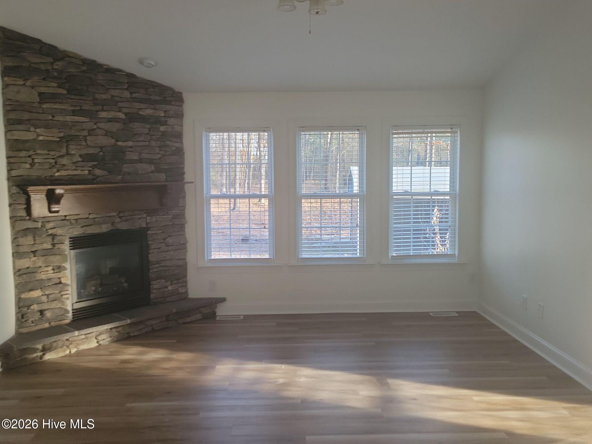 214 David Road Grifton, NC 28530 - Photo 5 of 25 living-1