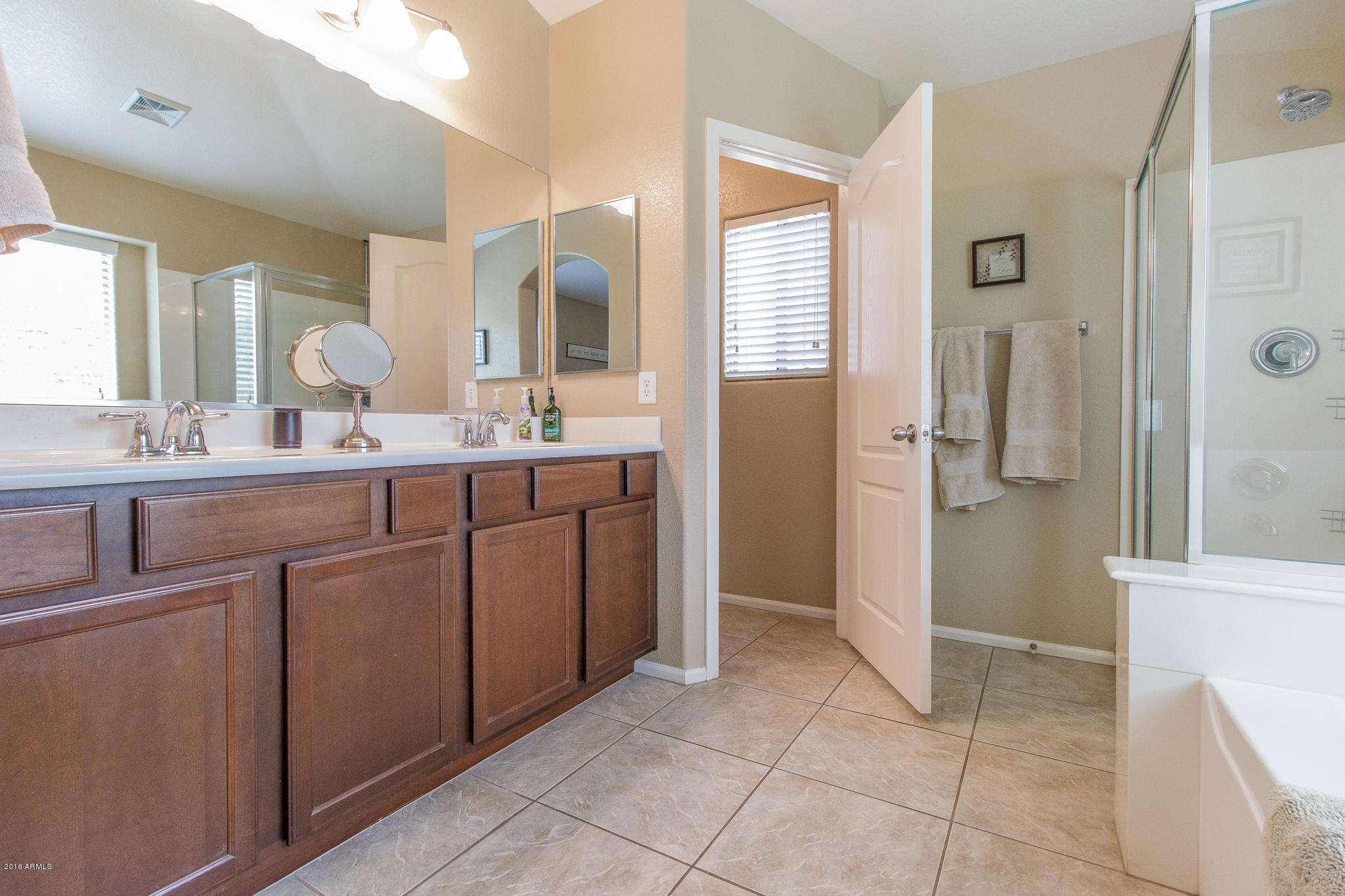 4206 East Bonanza Road Gilbert, AZ 85297 - Photo 14 of 38 14) MASTER BATHROOM