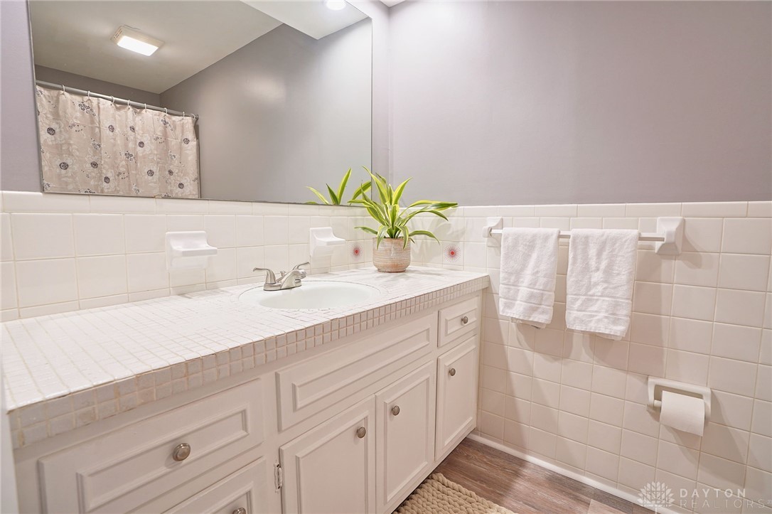 7670 Bigger Road Centerville, OH 45459 - Photo 22 of 41 hall full bathroom