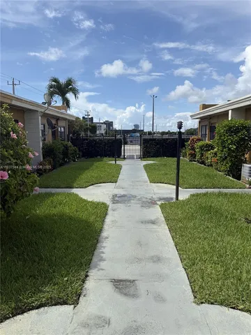 $1,450 | 1845 Pembroke Road, Unit 211, Hollywood, FL 33020