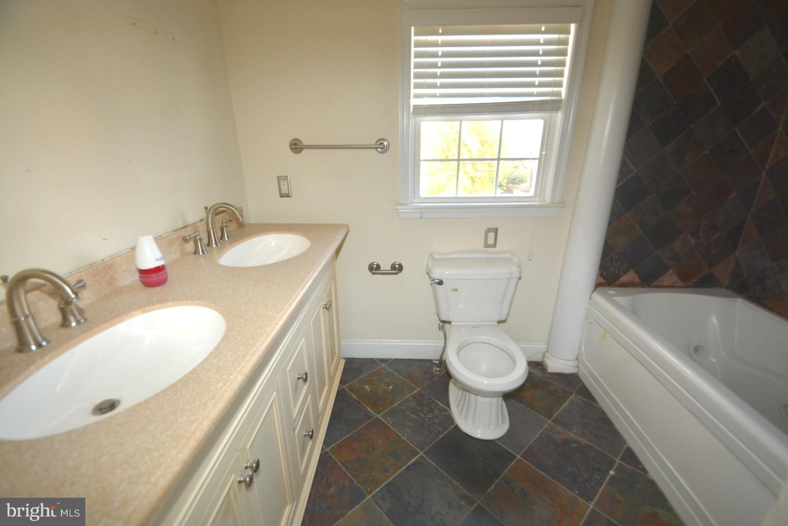 3637 Hineline Road Baltimore, MD 21229 - Photo 19 of 25 Bath