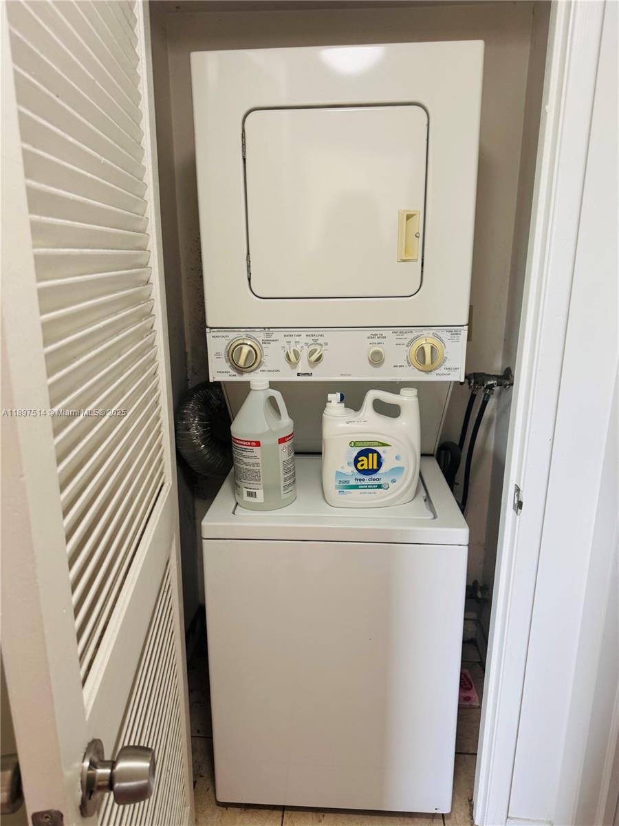 502 Northwest 87th Avenue, Unit 302 Miami, FL 33172 - Photo 8 of 12 a utility room with dryer and washer