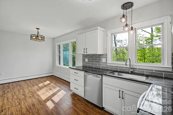 $2,100 | 415 Mountain View Road, Mars Hill, NC 28754