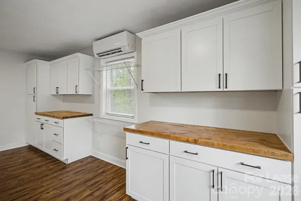 $2,100 | 415 Mountain View Road, Mars Hill, NC 28754