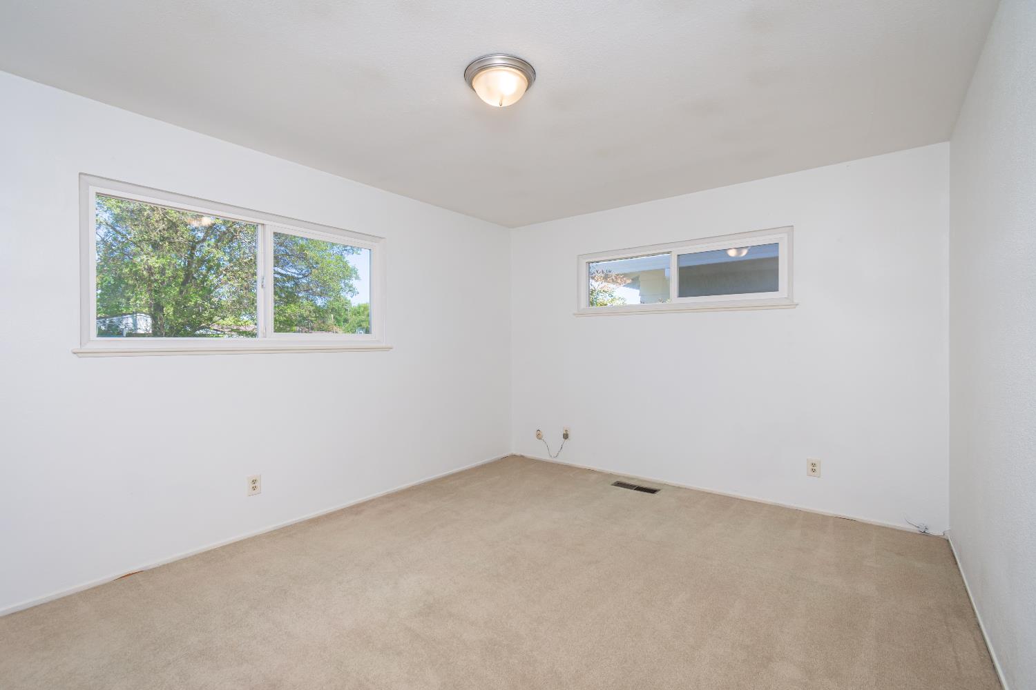 4186 Dena Way Sacramento, CA 95821 - Photo 31 of 48 an empty room with a window