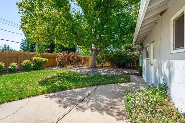 a view of a backyard with garden