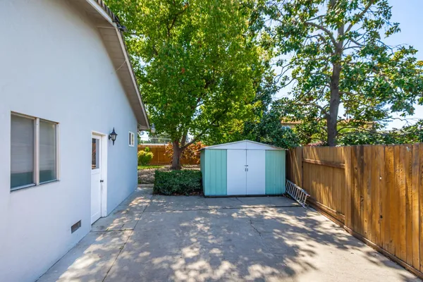 a view of a garage