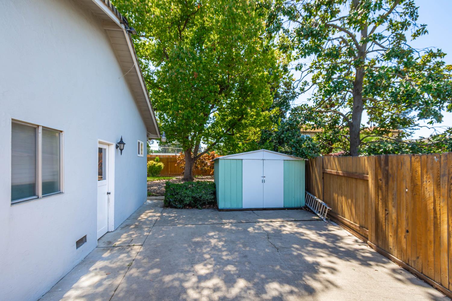 4186 Dena Way Sacramento, CA 95821 - Photo 42 of 48 a view of a garage
