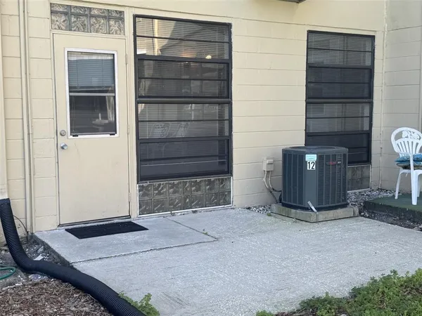 $1,500 | 2040 World Pkwy Boulevard, Unit 12, Clearwater, FL 33763