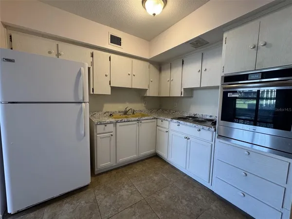 $1,500 | 2040 World Pkwy Boulevard, Unit 12, Clearwater, FL 33763