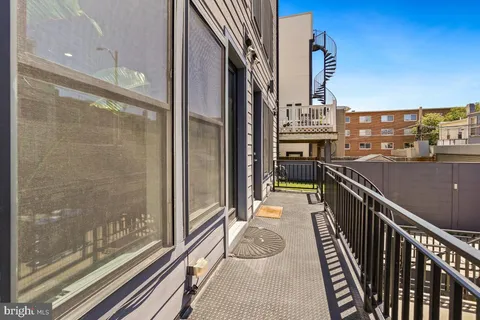 $1,095,000 | 558 Harvard Street Northwest, Unit B, Washington, DC 20059
