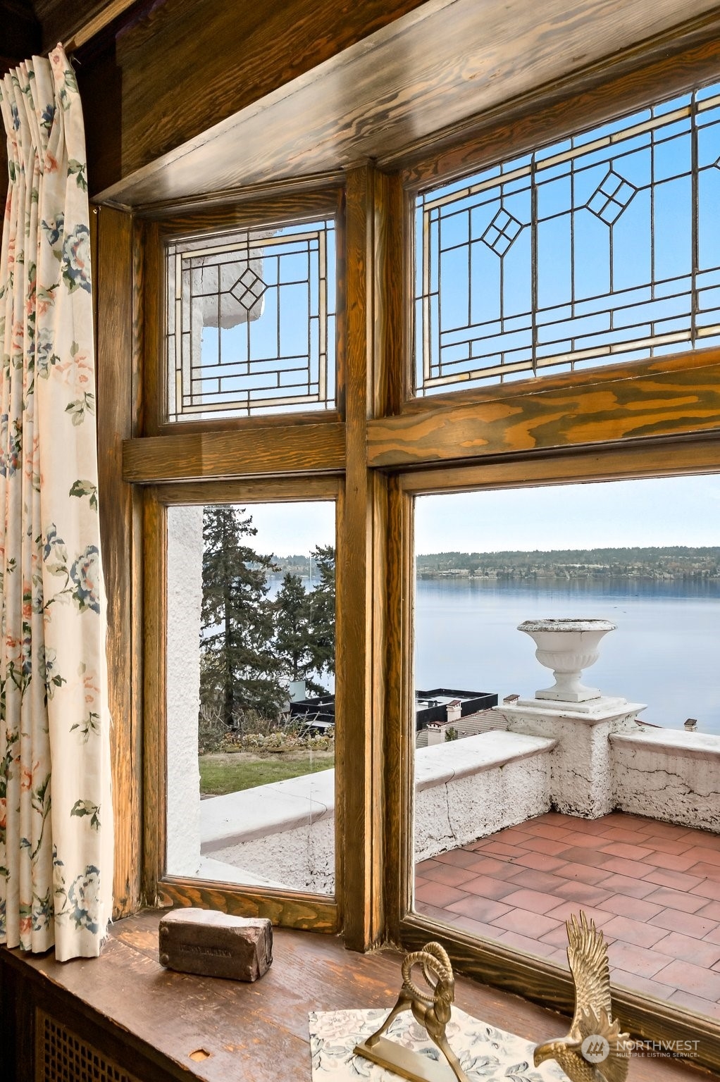 6601 Northeast Windermere Road Seattle, WA 98115 - Photo 21 of 29 a view of a living room and window