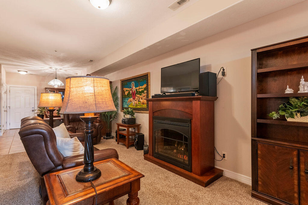 180 Grace Chapel Road, Unit 210 Blue Eye, MO 65611 - Photo 11 of 21 Great Room 2