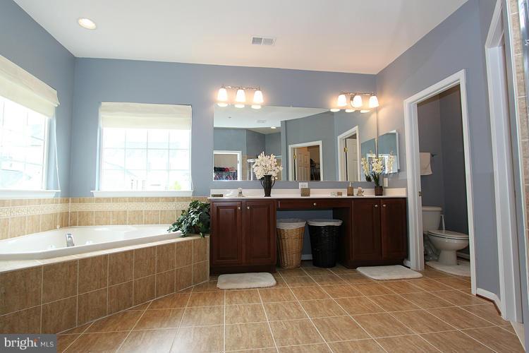 12142 Cypress Spring Road Clarksburg, MD 20871 - Photo 18 of 30 Bath (Master)