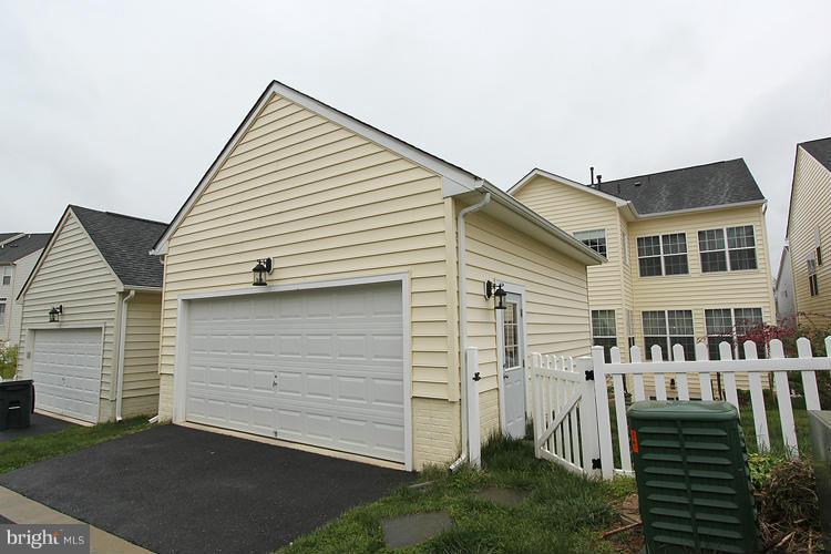 12142 Cypress Spring Road Clarksburg, MD 20871 - Photo 22 of 30 Exterior (Rear)