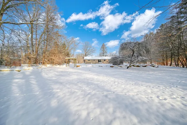 $300,000 | 10301 County Farm Road, Parma, MI 49269