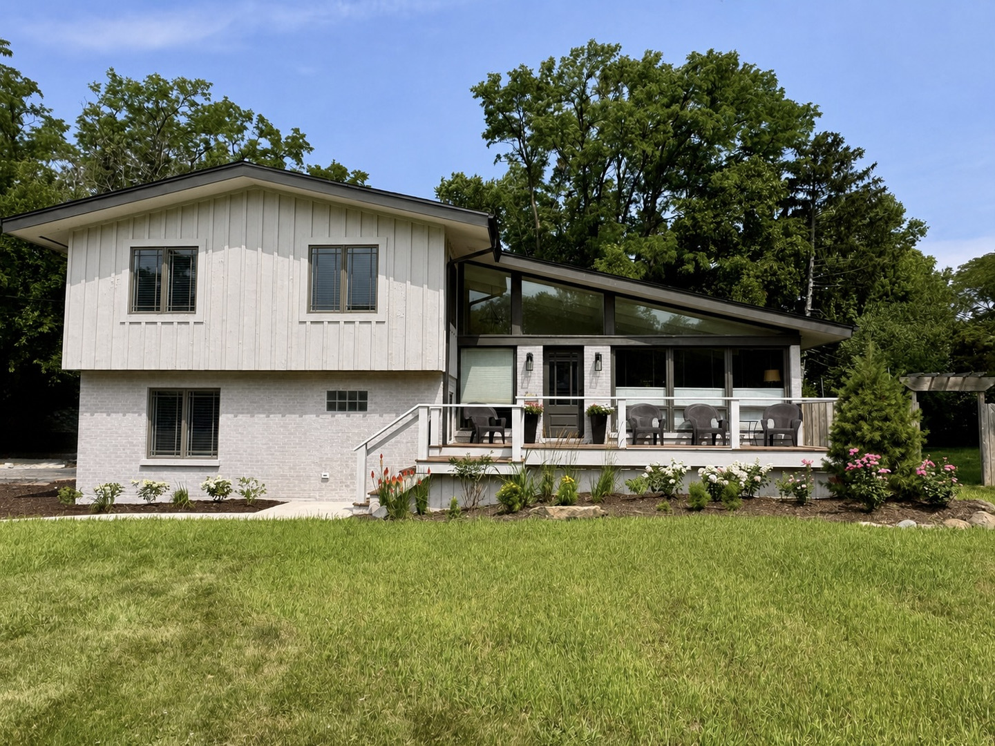 1525 West Wiesbrook Road Wheaton, IL 60189 - Photo 1 of 14 Gallery Image 1