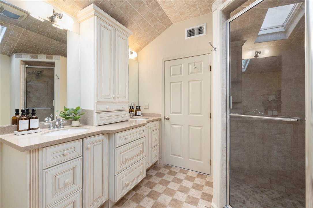 22 Miles Avenue, Unit 8 Providence, RI 02906 - Photo 25 of 50 Primary Bathroom