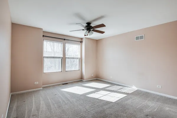 $2,800 | 417 Plaza Place, Aurora, IL 60504