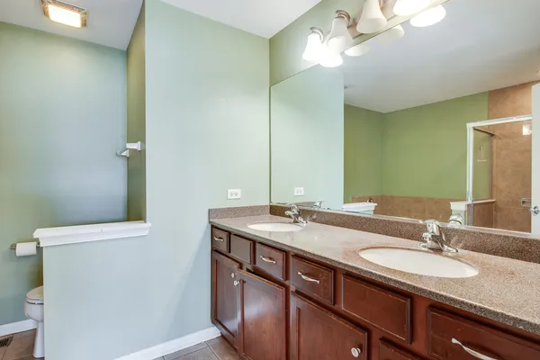 $2,800 | 417 Plaza Place, Aurora, IL 60504