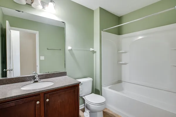 $2,800 | 417 Plaza Place, Aurora, IL 60504