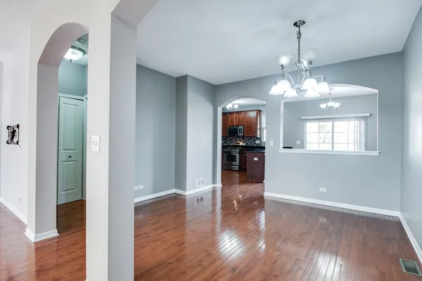 $2,800 | 417 Plaza Place, Aurora, IL 60504