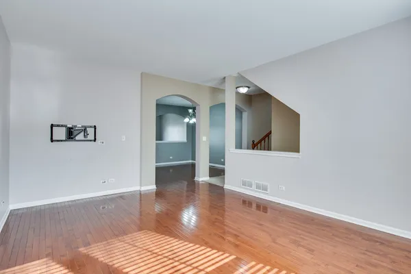 $2,800 | 417 Plaza Place, Aurora, IL 60504