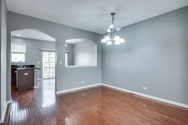 $2,800 | 417 Plaza Place, Aurora, IL 60504