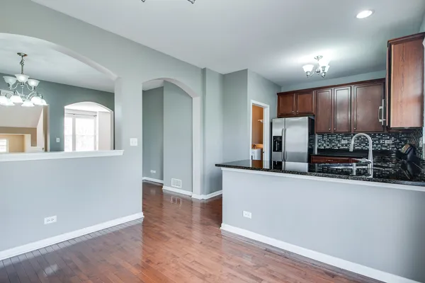 $2,800 | 417 Plaza Place, Aurora, IL 60504