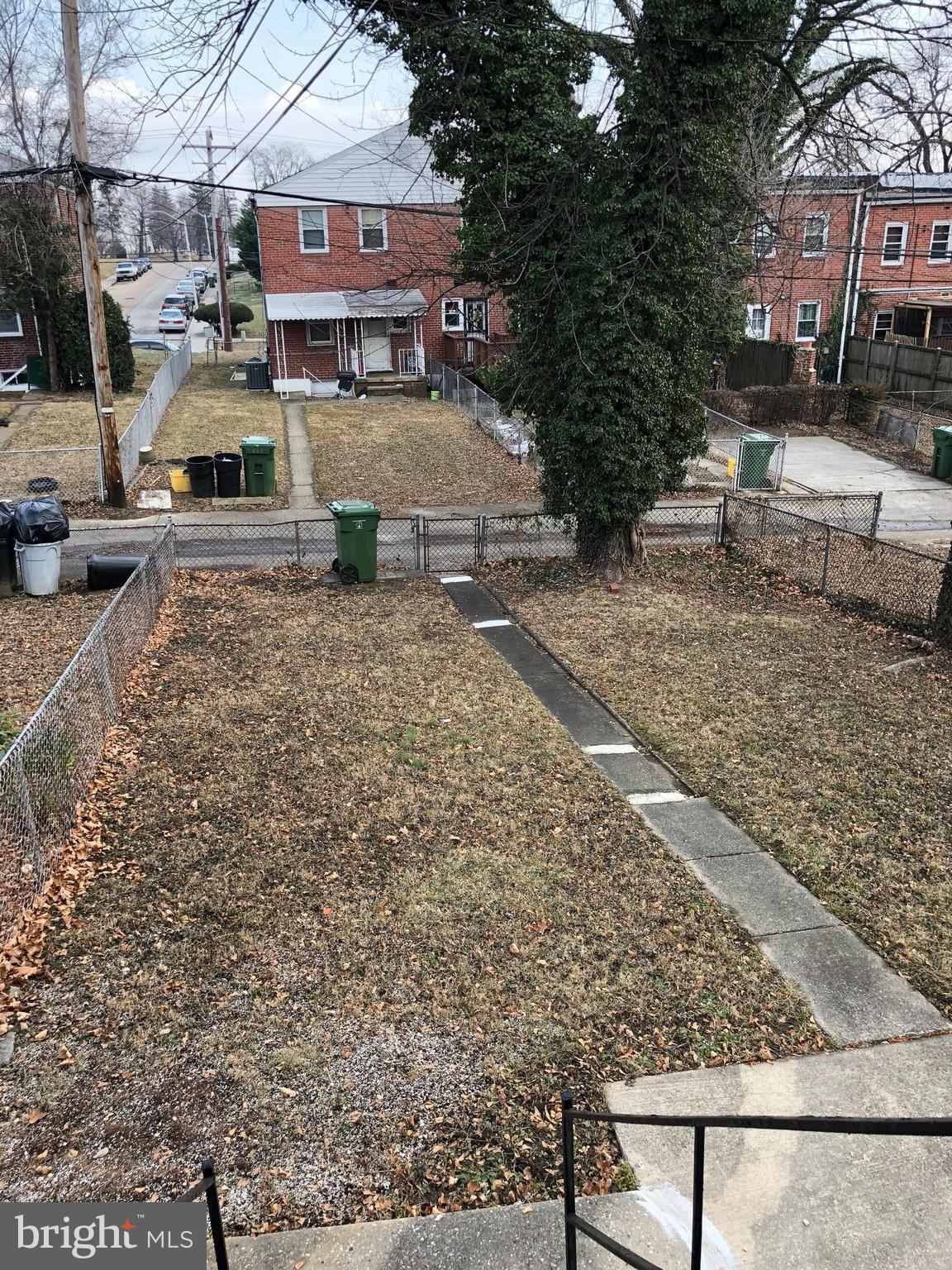45 Upmanor Road Baltimore, MD 21229 - Photo 3 of 27 large back yard
