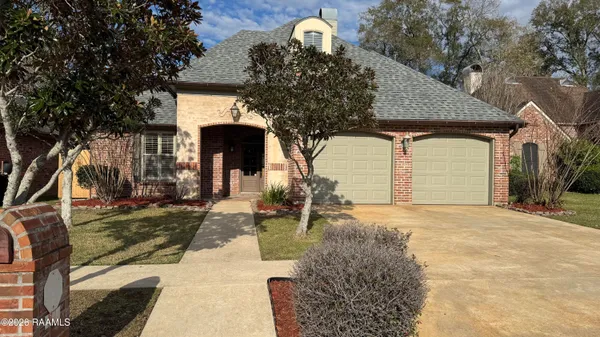 $2,400 | 209 Metairie Court, Lafayette, LA 70503