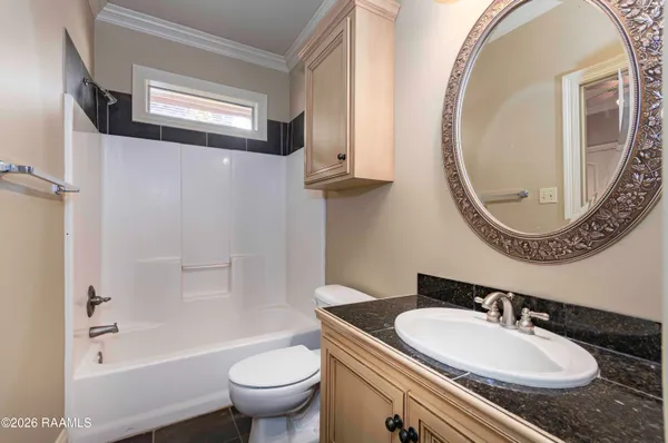 $2,400 | 209 Metairie Court, Lafayette, LA 70503